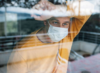 Angajații DSP, înjurați și scuipați de românii care se întorc din străinătate pe aeroportul din Suceava, din cauză că sunt obligați să stea în carantină