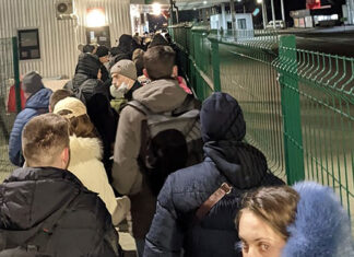 De ce se formează cozi la intrarea ucrainenilor în România: formalitățile la vama ucraineană durează mult