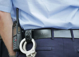 Salon de masaj din Suceava, paravan pentru rețea de prostituție: Doi asociați, arestați pentru trafic de persoane