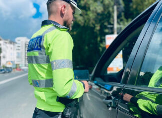 Și-a reclamat a doua oară tatăl la Poliție! Părintele plecase băut de acasă la volanul mașinii