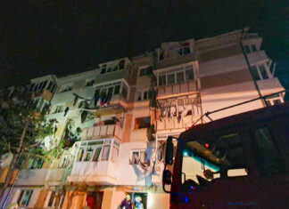 Explozie puternică într-un bloc din cartierul Burdujeni. Mai multe persoane au fost preluate de ambulanțe