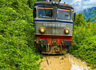 Linia de cale ferată Pojorâta – Sadova a fost redeschisă miercuri seara cu restricţie de viteză de 10 km/oră