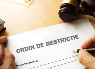 Tânără de 20 de ani, ordin de restricție împotriva mamei sale