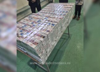 1.680 pachete cu țigări ascunse în bagaje şi în plafonul unui autoturism, descoperite la PTF Siret